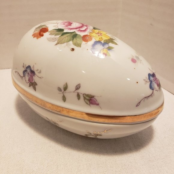 EGG SHAPED TRINKET DISH w/ LID - FLOWERS & GOLD INLAY TRIM - 5.5" X 3.5" X 3.5" - Picture 2 of 15